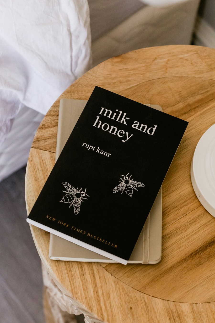 Buku untuk melihat dunia dengan cara baru